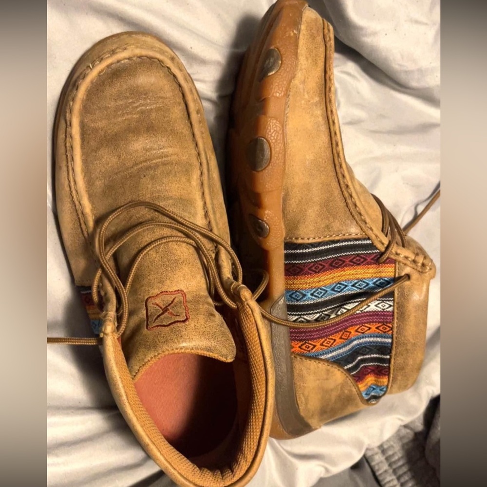 woman’s size 9.5 twisted x’s. $150 retail, i’ve maybe wore 4 times, just too big